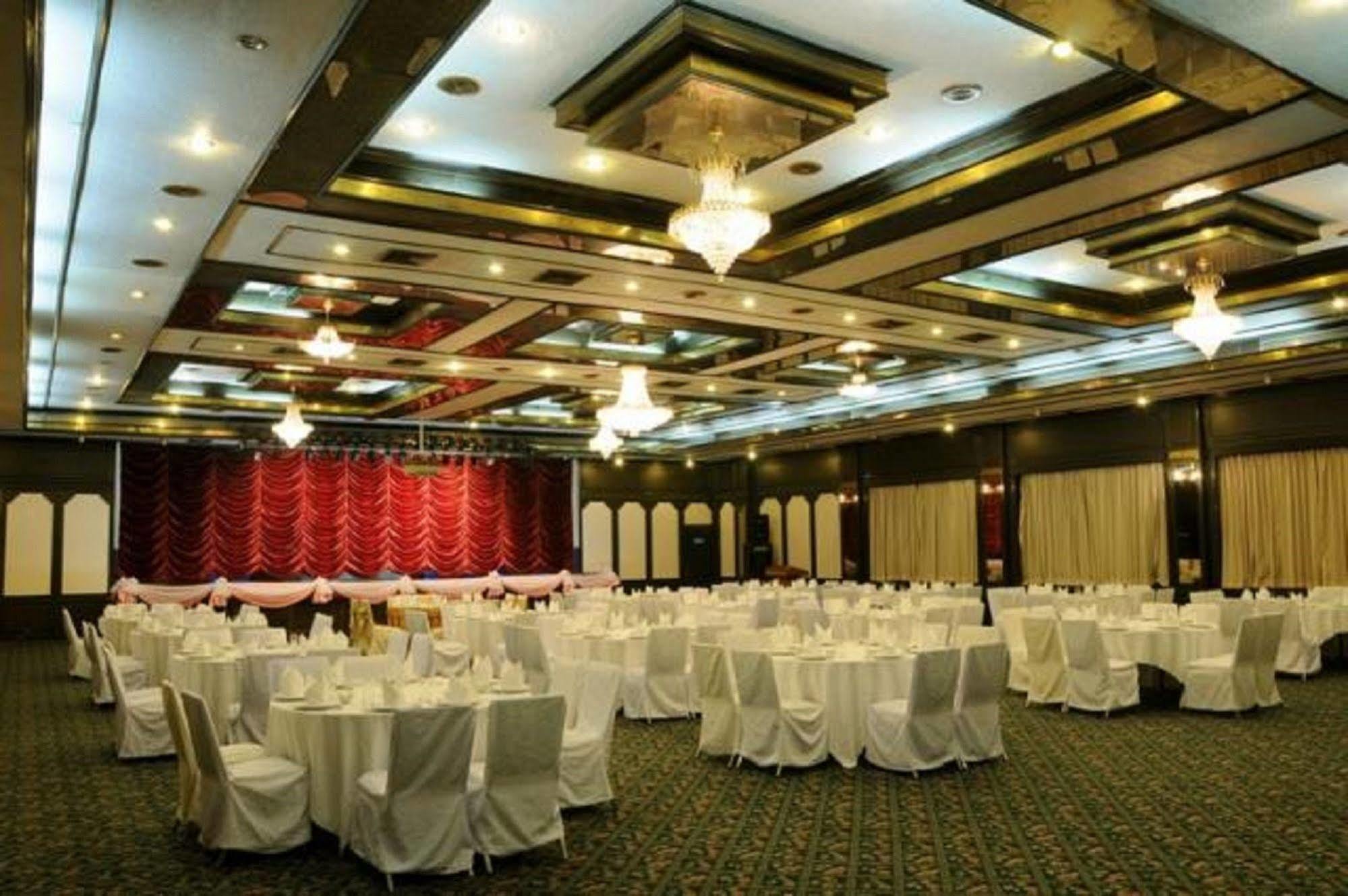 Amarin Nakorn Hotel 피차눌로크 외부 사진