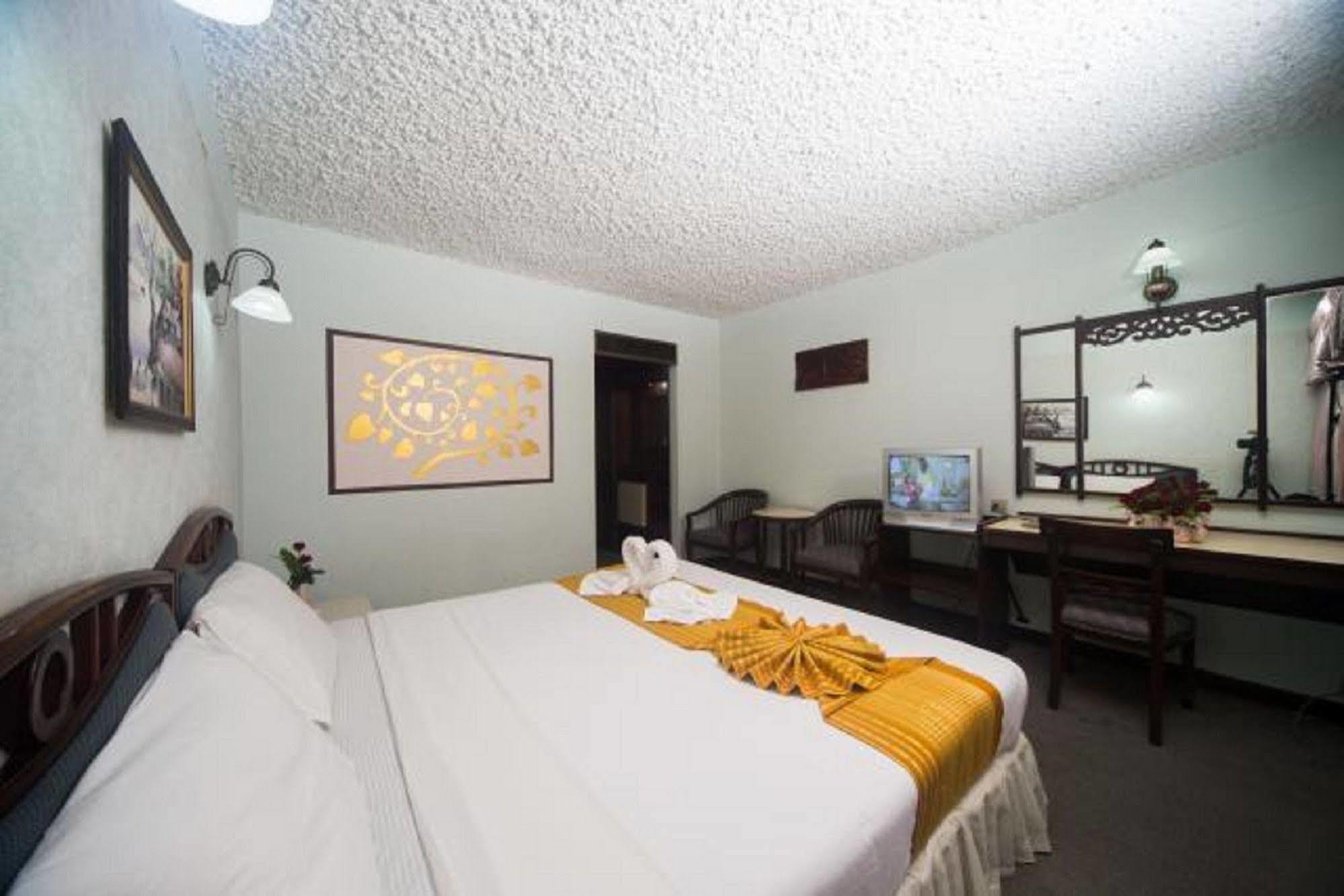 Amarin Nakorn Hotel 피차눌로크 외부 사진