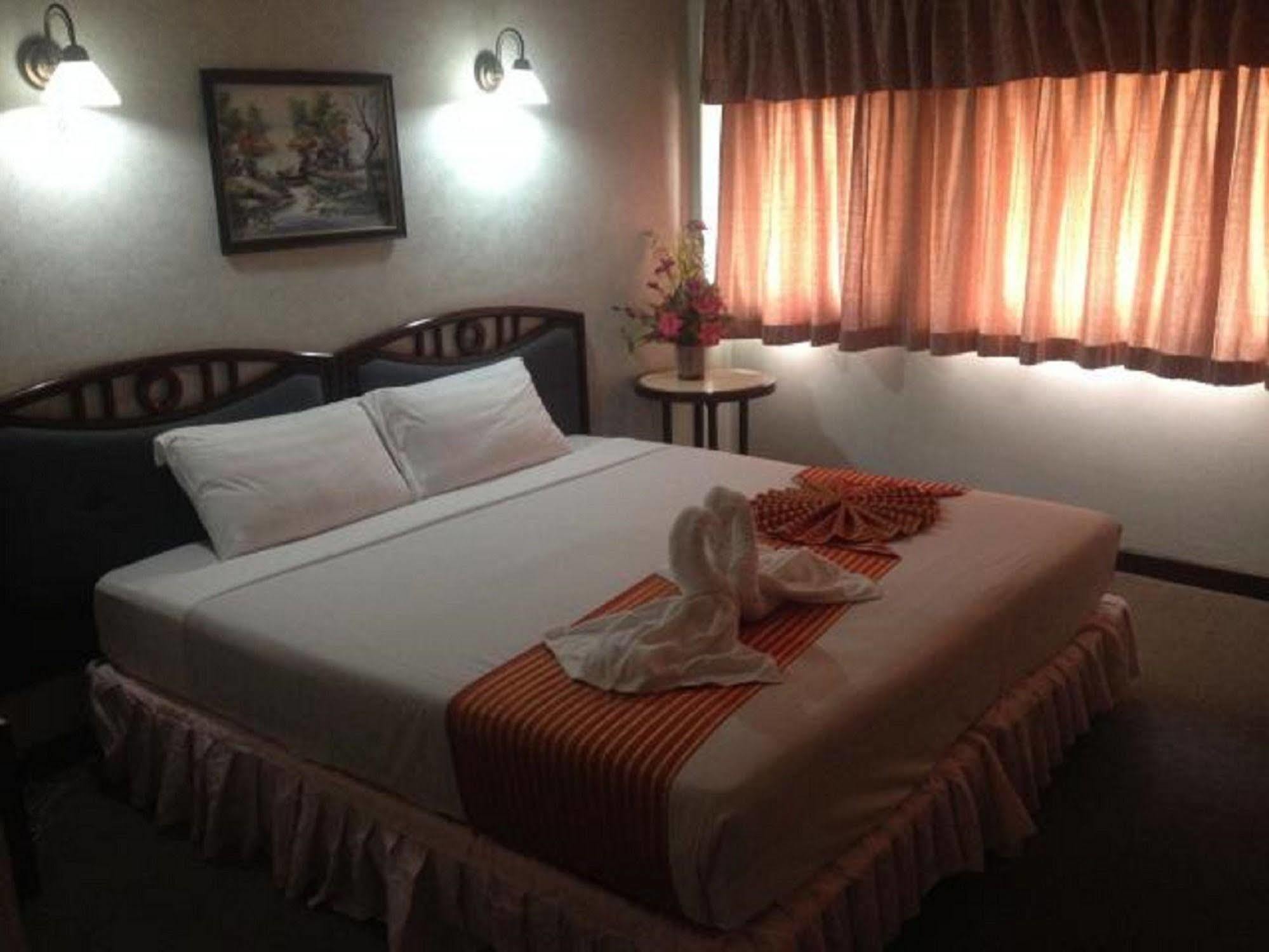 Amarin Nakorn Hotel 피차눌로크 외부 사진