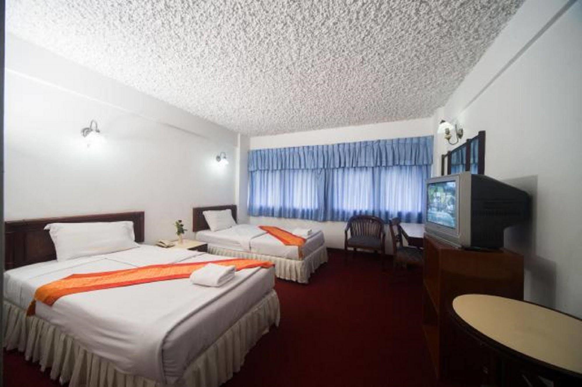 Amarin Nakorn Hotel 피차눌로크 외부 사진